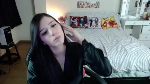 Snapshot of kittykat18x chatting on April 19, 8:22 pm Isabel online show from April 19, 8:22 pm