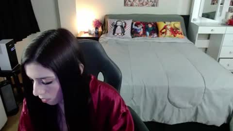 Snapshot of kittykat18x chatting on June 19, 11:52 pm Isabel online show from June 19, 11:52 pm
