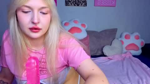 Snapshot of kittykendall chatting on May 5, 6:05 pm kittykendall online show from May 5, 6:05 pm