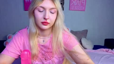 Snapshot of kittykendall chatting on May 7, 4:45 pm kittykendall online show from May 7, 4:45 pm