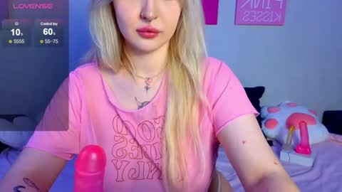 Snapshot of kittykendall chatting on June 28, 6:25 pm kittykendall online show from June 28, 6:25 pm