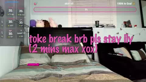 Snapshot of kittymarie28 chatting on December 1, 7:58 pm kitty online show from December 1, 7:58 pm