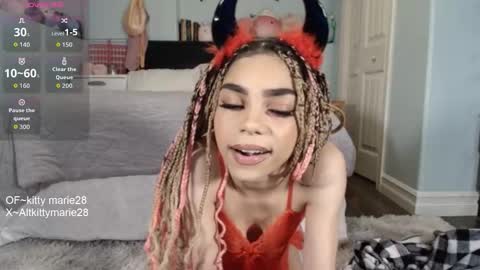 Snapshot of kittymarie28 chatting on October 22, 1:28 am kitty online show from October 22, 1:28 am