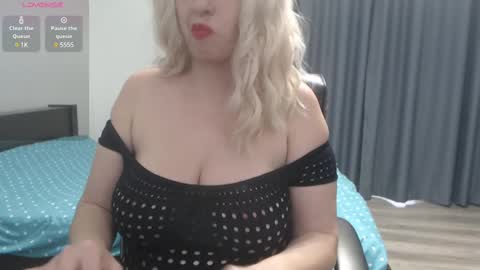 kittyonfiree online show from February 25, 2:44 pm