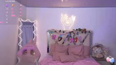 Snapshot of kittystar_tay chatting on February 22, 1:44 am Kitty online show from February 22, 1:44 am