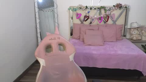 Snapshot of kittystar_tay chatting on March 7, 7:05 pm Kitty online show from March 7, 7:05 pm