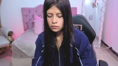 Snapshot of kittystar_tay chatting on September 29, 11:48 am Kitty online show from September 29, 11:48 am