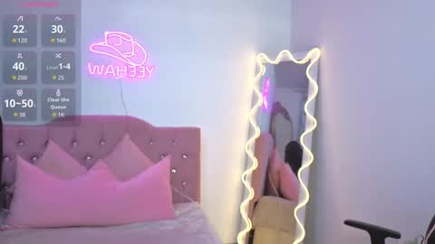 Snapshot of kittystar_tay chatting on October 9, 11:41 am Kitty online show from October 9, 11:41 am