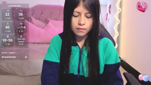 Snapshot of kittystar_tay chatting on October 13, 11:43 am Kitty online show from October 13, 11:43 am