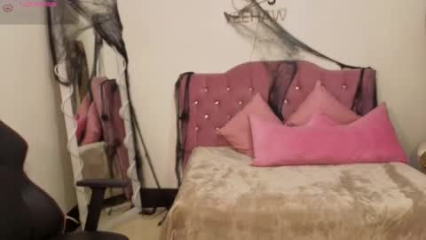 Snapshot of kittystar_tay chatting on October 25, 11:40 am Kitty online show from October 25, 11:40 am