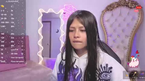 Snapshot of kittystar_tay chatting on November 11, 11:32 am Kitty online show from November 11, 11:32 am