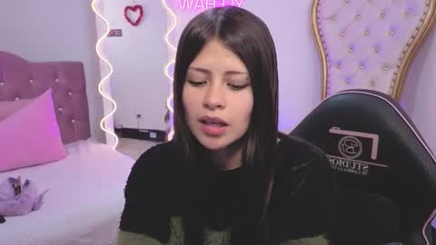 Snapshot of kittystar_tay chatting on November 24, 7:02 pm Kitty online show from November 24, 7:02 pm