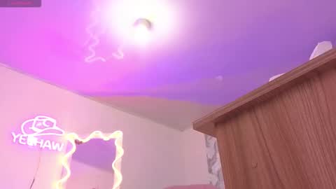 Snapshot of kittystar_tay chatting on November 27, 11:34 am Kitty online show from November 27, 11:34 am