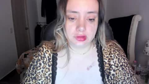 Snapshot of kittywantslove23 chatting on September 20, 10:44 pm kittywantslove23 online show from September 20, 10:44 pm