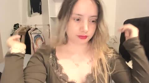 Snapshot of kittywantslove23 chatting on October 14, 12:44 am kittywantslove23 online show from October 14, 12:44 am