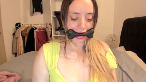 Snapshot of kittywantslove23 chatting on October 15, 10:43 pm kittywantslove23 online show from October 15, 10:43 pm