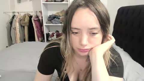 Snapshot of kittywantslove23 chatting on October 16, 11:06 pm kittywantslove23 online show from October 16, 11:06 pm