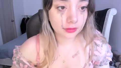 Snapshot of kittywantslove23 chatting on October 19, 8:42 pm kittywantslove23 online show from October 19, 8:42 pm