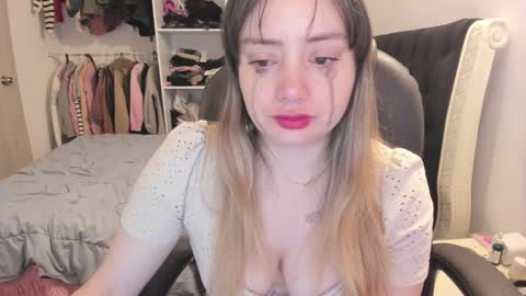 Snapshot of kittywantslove23 chatting on December 14, 9:08 pm kittywantslove23 online show from December 14, 9:08 pm