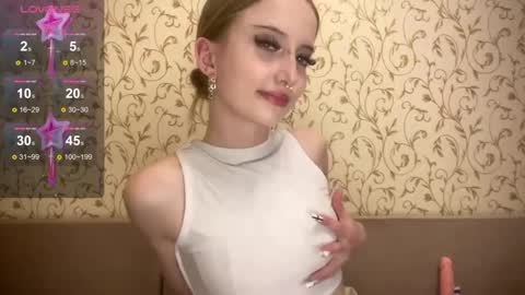 kittywithu online show from October 4, 5:00 pm