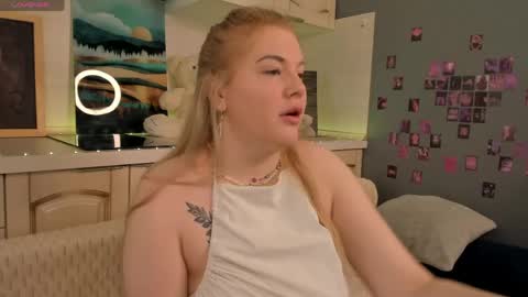 kittyy online show from April 15, 7:37 am