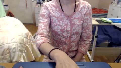 KiuminBerry online show from November 2, 9:00 am