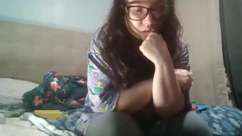 Snapshot of kivs19 chatting on February 15, 3:47 am kivs19 online show from February 15, 3:47 am