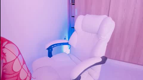 Snapshot of kiwi____ chatting on February 19, 8:38 pm Little piece of fruit online show from February 19, 8:38 pm