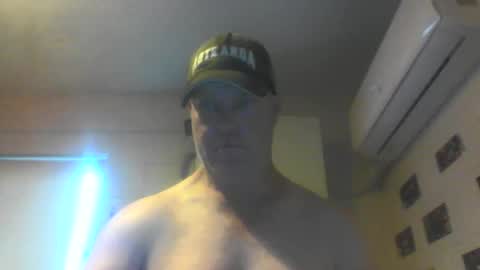 Snapshot of kiwiguy19773 chatting on February 12, 6:29 am kiwiguy19773 online show from February 12, 6:29 am