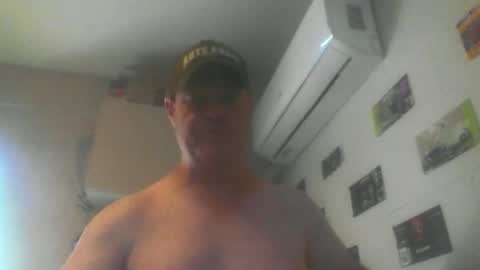 Snapshot of kiwiguy19773 chatting on April 1, 11:24 pm kiwiguy19773 online show from April 1, 11:24 pm