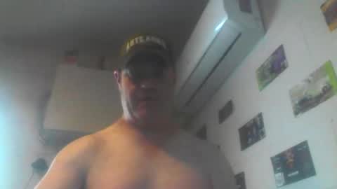 Snapshot of kiwiguy19773 chatting on April 3, 8:40 pm kiwiguy19773 online show from April 3, 8:40 pm