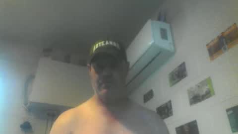 Snapshot of kiwiguy19773 chatting on April 5, 3:36 am kiwiguy19773 online show from April 5, 3:36 am