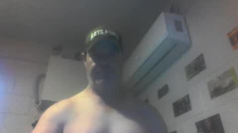 Snapshot of kiwiguy19773 chatting on April 12, 1:32 am kiwiguy19773 online show from April 12, 1:32 am
