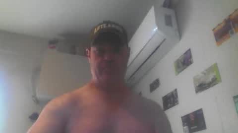Snapshot of kiwiguy19773 chatting on April 21, 10:56 pm kiwiguy19773 online show from April 21, 10:56 pm