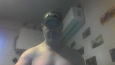 Snapshot of kiwiguy19773 chatting on April 23, 8:11 pm kiwiguy19773 online show from April 23, 8:11 pm