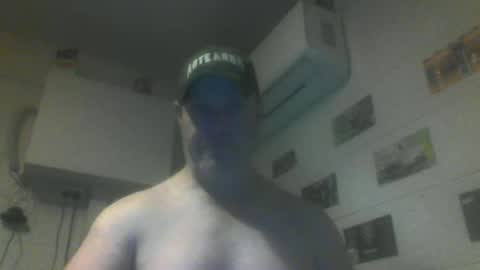Snapshot of kiwiguy19773 chatting on June 29, 9:04 am kiwiguy19773 online show from June 29, 9:04 am