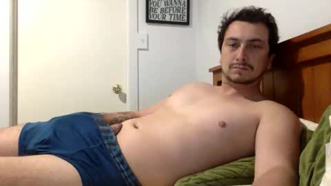 Snapshot of kiwiluke69 chatting on October 15, 12:22 am kiwiluke69 online show from October 15, 12:22 am