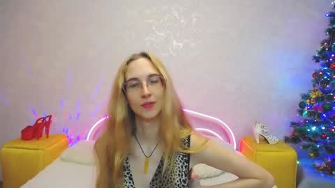 Snapshot of klaryevans chatting on December 23, 1:13 pm Klary online show from December 23, 1:13 pm