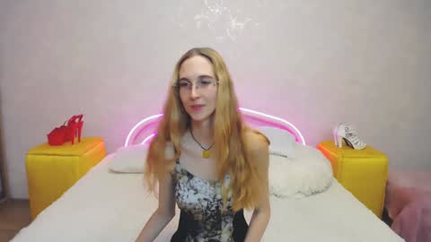 Snapshot of klaryevans chatting on January 25, 3:52 pm Klary online show from January 25, 3:52 pm
