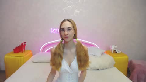 Snapshot of klaryevans chatting on January 27, 7:03 am Klary online show from January 27, 7:03 am