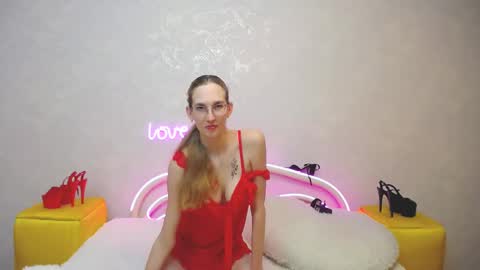Snapshot of klaryevans chatting on March 1, 5:16 pm Klary online show from March 1, 5:16 pm
