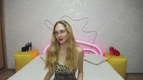 Snapshot of klaryevans chatting on September 19, 4:14 am Klary online show from September 19, 4:14 am