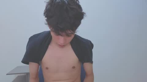 Snapshot of klaus_sunrise chatting on April 7, 3:23 pm klaus online show from April 7, 3:23 pm