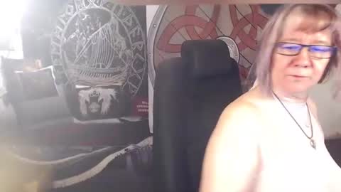Snapshot of kleiner_teufel chatting on February 16, 6:42 am Michelle online show from February 16, 6:42 am