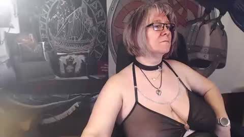 Snapshot of kleiner_teufel chatting on February 21, 9:32 am Michelle online show from February 21, 9:32 am