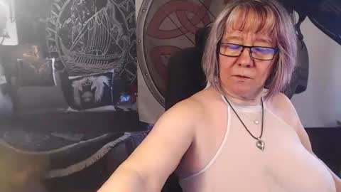 Snapshot of kleiner_teufel chatting on March 10, 8:41 am Michelle online show from March 10, 8:41 am
