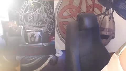 Snapshot of kleiner_teufel chatting on April 11, 8:40 am Michelle online show from April 11, 8:40 am