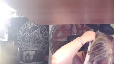 Snapshot of kleiner_teufel chatting on April 12, 4:23 pm Michelle online show from April 12, 4:23 pm