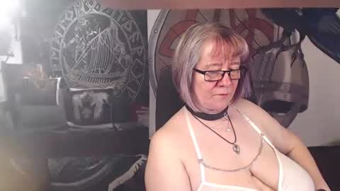 Snapshot of kleiner_teufel chatting on April 19, 4:06 pm Michelle online show from April 19, 4:06 pm