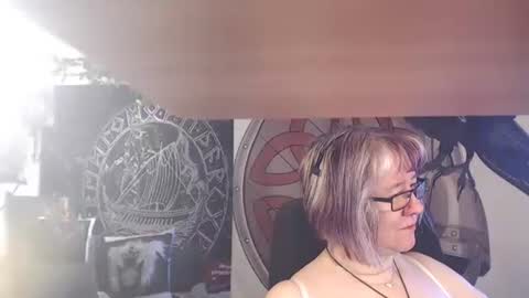 Snapshot of kleiner_teufel chatting on April 22, 7:00 am Michelle online show from April 22, 7:00 am